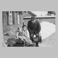 105-0519 Das Ehepaar Fritz Runge mit Tochter Sigrid.jpg